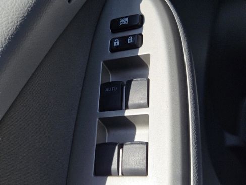 Used 2013 Toyota Corolla LE FWD image 24