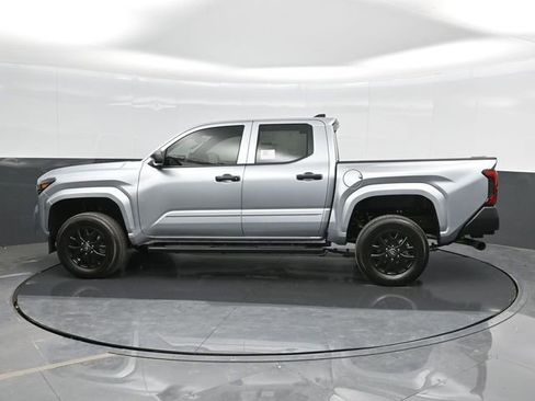 Used 2025 Toyota Tacoma SR image 9