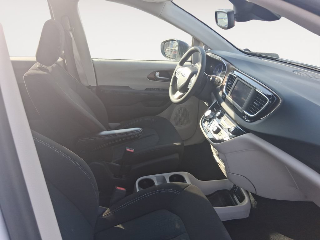 Used 2024 Chrysler Voyager LX FWD image 15