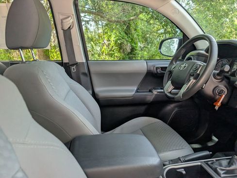 Used 2021 Toyota Tacoma SR5 RWD image 18