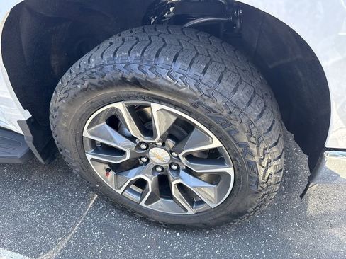 Used 2023 Chevrolet Silverado 1500 LT image 2