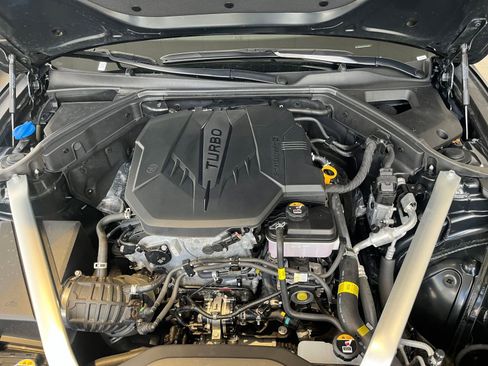 Used 2025 Genesis G70 2.5T image 32