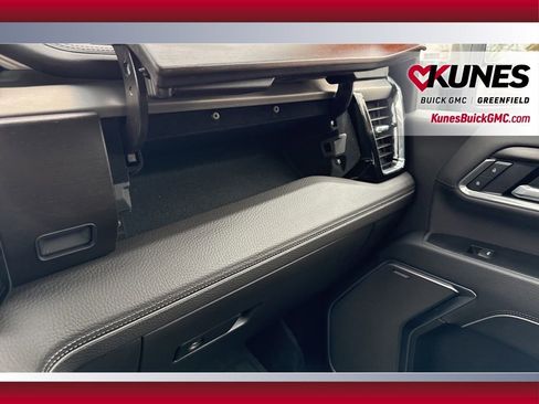 Used 2026 GMC Sierra 3500 Denali w/ Denali Reserve Package image 38