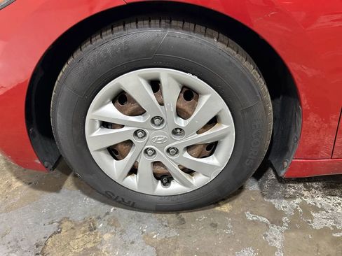 Used 2018 Hyundai Elantra SE image 30