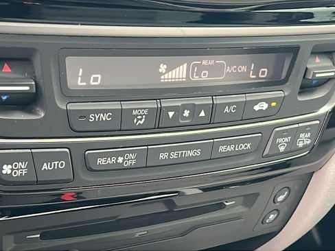 Used 2019 Honda Pilot Elite image 14