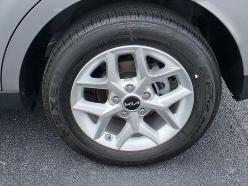 Used 2025 Kia Soul LX w/ LX Technology Package FWD image 30