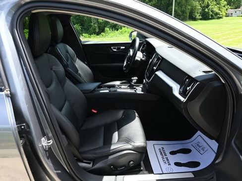 Used 2020 Volvo V60 T5 Cross Country AWD/4WD image 19