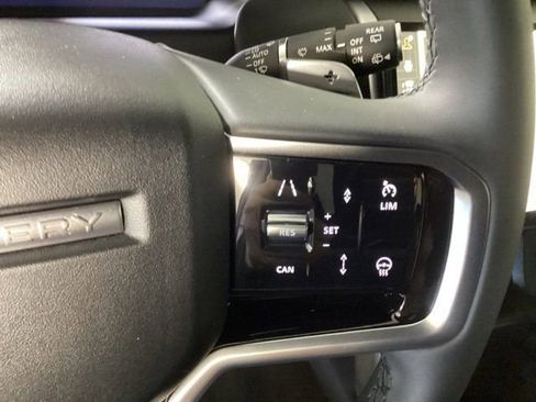 Used 2024 Land Rover Discovery Sport Dynamic SE AWD/4WD image 25