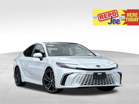 Used 2025 Toyota Camry XSE w/ Premium Package FWD image 1
