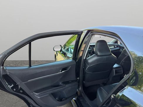 Used 2020 Toyota Camry SE FWD image 14