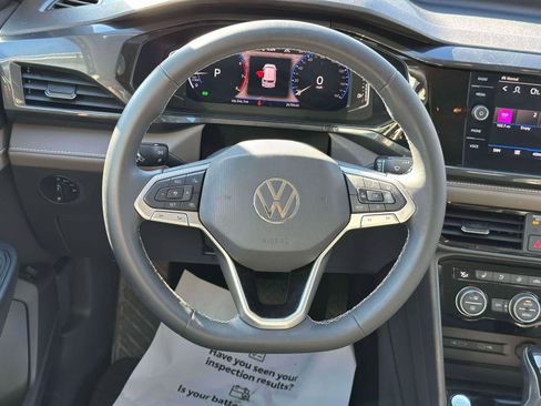 Certified 2022 Volkswagen Taos SEL image 12