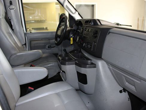 Used 2014 Ford E-150 and Econoline 150 RWD image 17