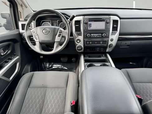 Used 2017 Nissan Titan SV AWD/4WD image 10