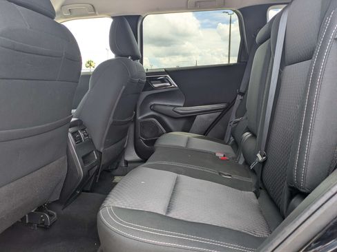 Used 2024 Mitsubishi Outlander ES AWD/4WD image 13