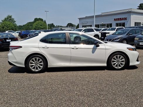 Used 2019 Toyota Camry LE FWD image 9
