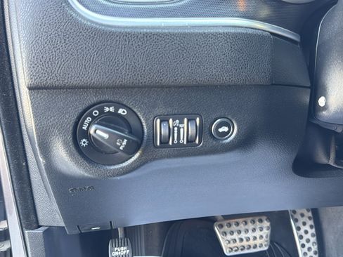 Used 2018 Dodge Charger SXT Plus RWD image 16