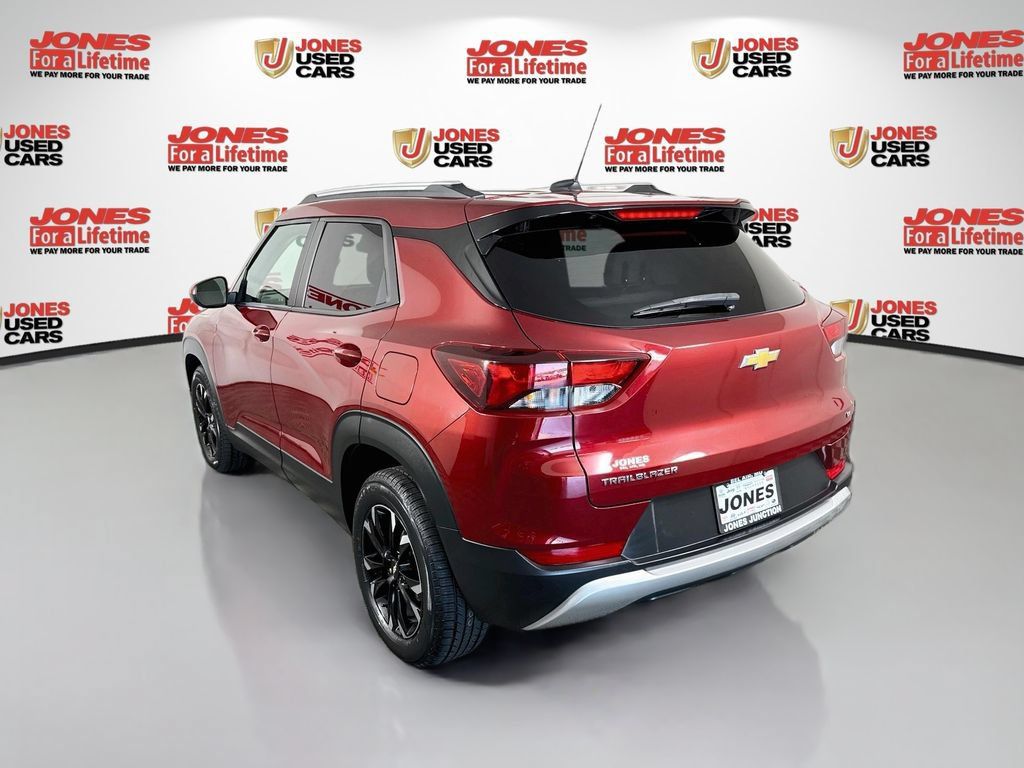 Used 2022 Chevrolet TrailBlazer LT FWD image 2
