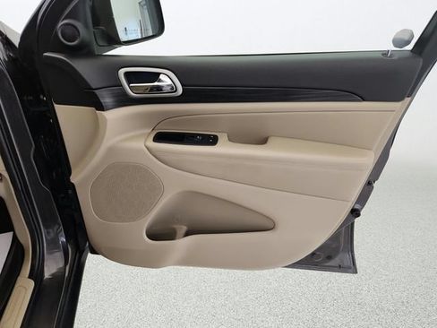 Used 2021 Jeep Grand Cherokee Laredo RWD image 28