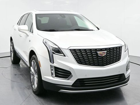 Certified 2024 Cadillac XT5 Premium Luxury w/ LPO, Floor Liner Package image 2