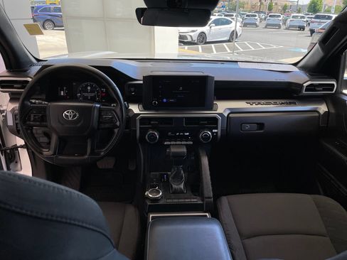 Certified 2025 Toyota Tacoma SR5 AWD/4WD image 16