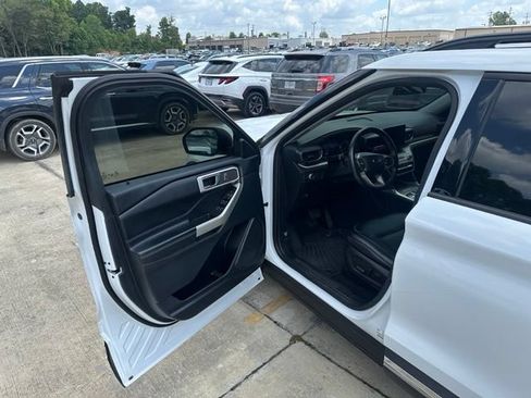 Used 2020 Ford Explorer XLT w/ Equipment Group 202A RWD image 11