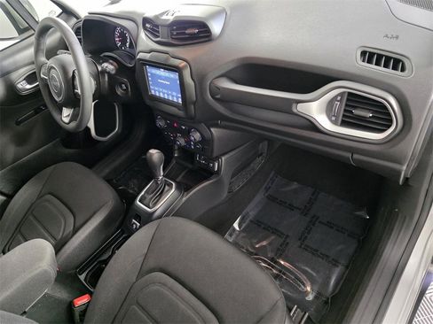 Certified 2019 Jeep Renegade Latitude image 33