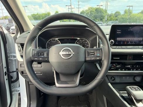 Used 2025 Nissan Rogue SV FWD image 23
