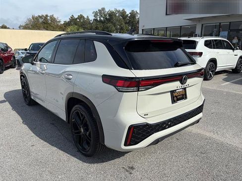 New 2026 Volkswagen Tiguan SE R-Line FWD image 4
