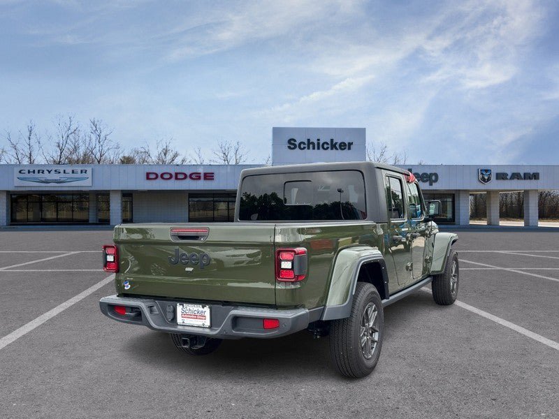 Used 2022 Jeep Gladiator Sport AWD/4WD image 3