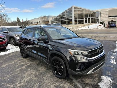 Used 2023 Volkswagen Taos SE w/ Panoramic Sunroof Package