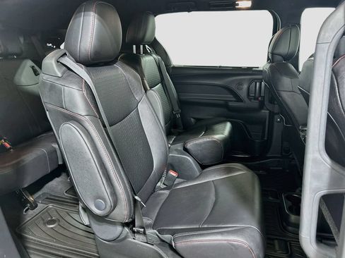 Used 2025 Toyota Sienna XSE w/ XSE Plus Package FWD image 27