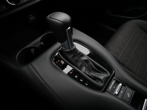 Used 2024 Honda HR-V LX image 24