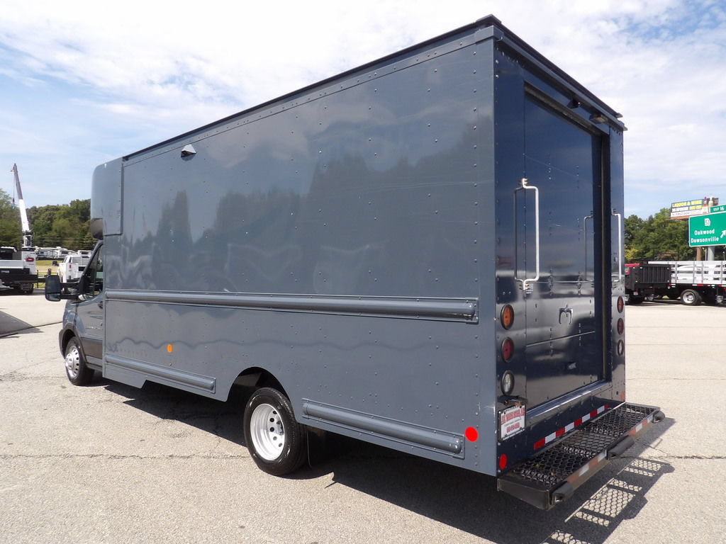 Used 2022 Ford Transit 350 DRW RWD image 4