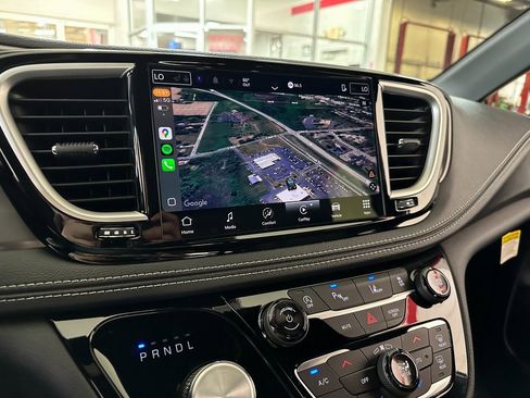 New 2026 Chrysler Pacifica Select image 26