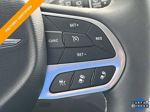 Certified 2024 Chrysler Pacifica Limited image 34