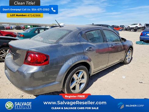 Used 2013 Dodge Avenger SE image 4