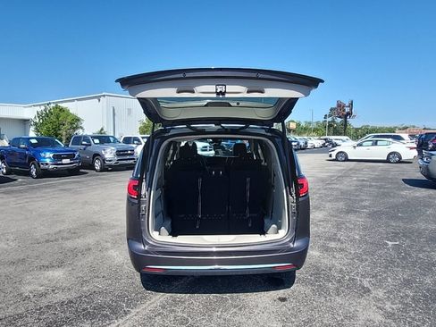 Certified 2022 Chrysler Pacifica Touring-L FWD image 32
