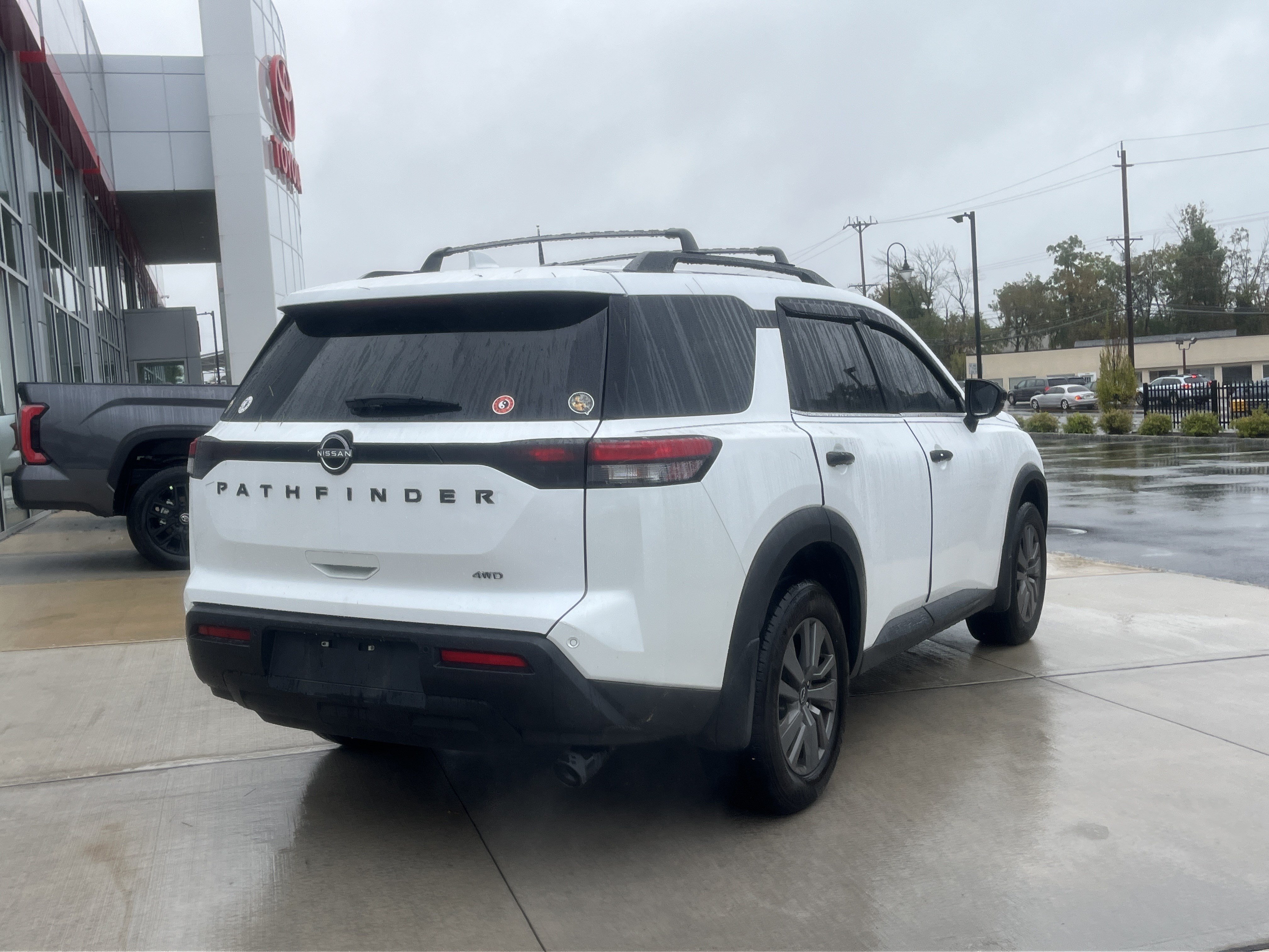 Used 2025 Nissan Pathfinder SV AWD/4WD image 3