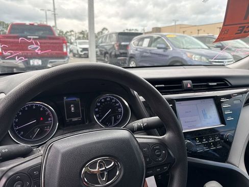 Used 2019 Toyota Camry LE image 6