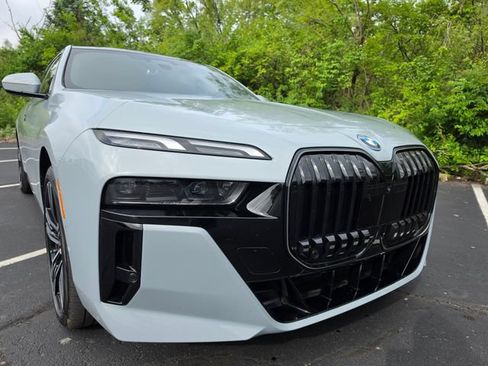 Used 2025 BMW 750e xDrive AWD/4WD image 16