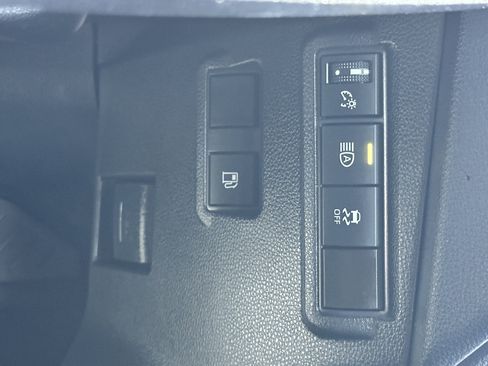 Used 2025 Toyota Corolla Cross AWD Hybrid image 33