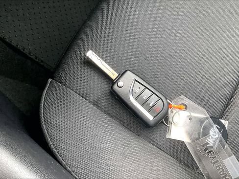 Used 2025 Toyota Corolla LE image 14