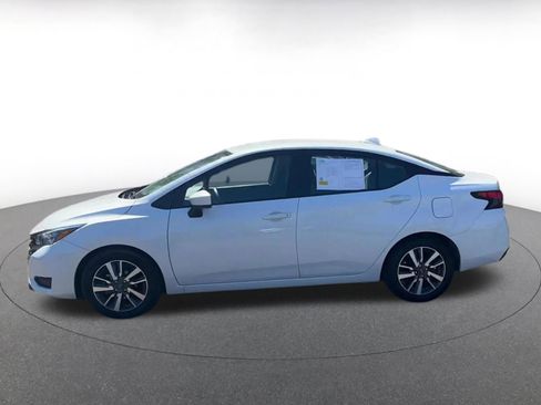 Used 2025 Nissan Versa SV image 9