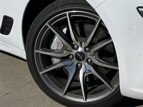 Used 2025 Genesis G70 2.5T image 8