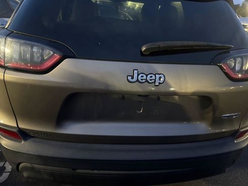 Used 2019 Jeep Cherokee Latitude w/ Popular Appearance Group FWD image 11