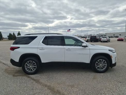 Used 2023 Chevrolet Traverse LT image 4