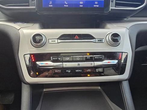 Used 2024 Ford Explorer XLT w/ Equipment Group 202A AWD/4WD image 23