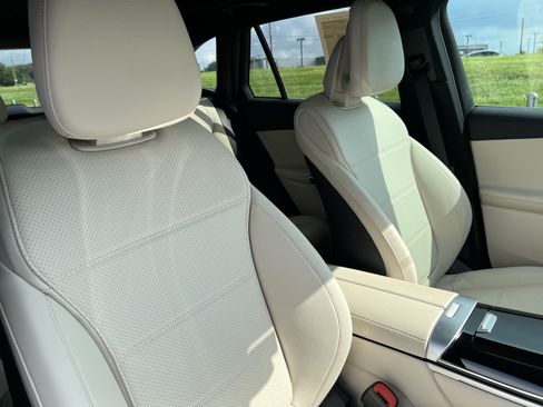 Used 2026 Mercedes-Benz GLC 300 4MATIC image 35