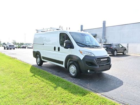 Used 2025 RAM ProMaster 2500 w/ Safety Group FWD image 9