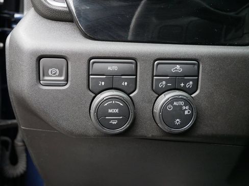 Used 2023 Chevrolet Silverado 1500 LT AWD/4WD image 16
